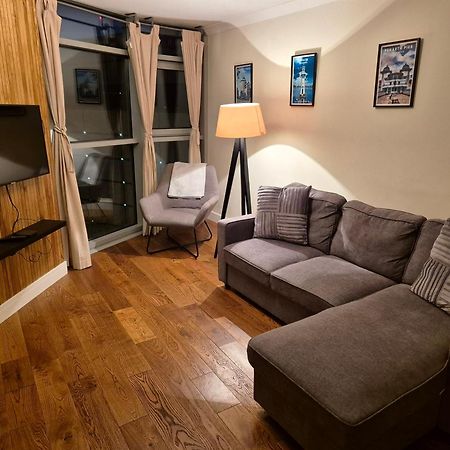 Ultra-Luxury City Centre 2 Bed Apartment, With Free Parking Cardiff Bagian luar foto