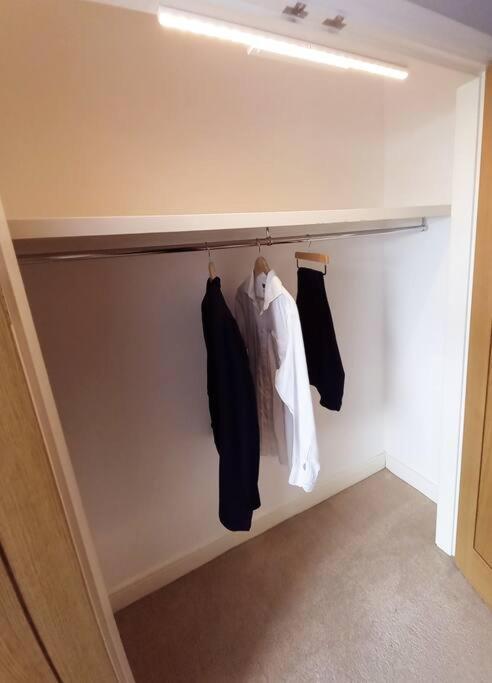 Ultra-Luxury City Centre 2 Bed Apartment, With Free Parking Cardiff Bagian luar foto